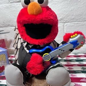 2000 Fisher Price Country Elmo Singing Playing Guitar On The Road Again 12 Inch